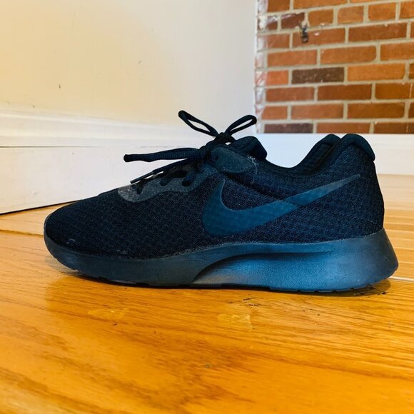 Size 9.5 - Nike Tanjun Black - 812654-001 - Picture 8 of 14